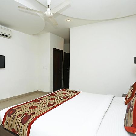 Capital O 3600 Hotel Royal Windsor Kāthgodām Dış mekan fotoğraf