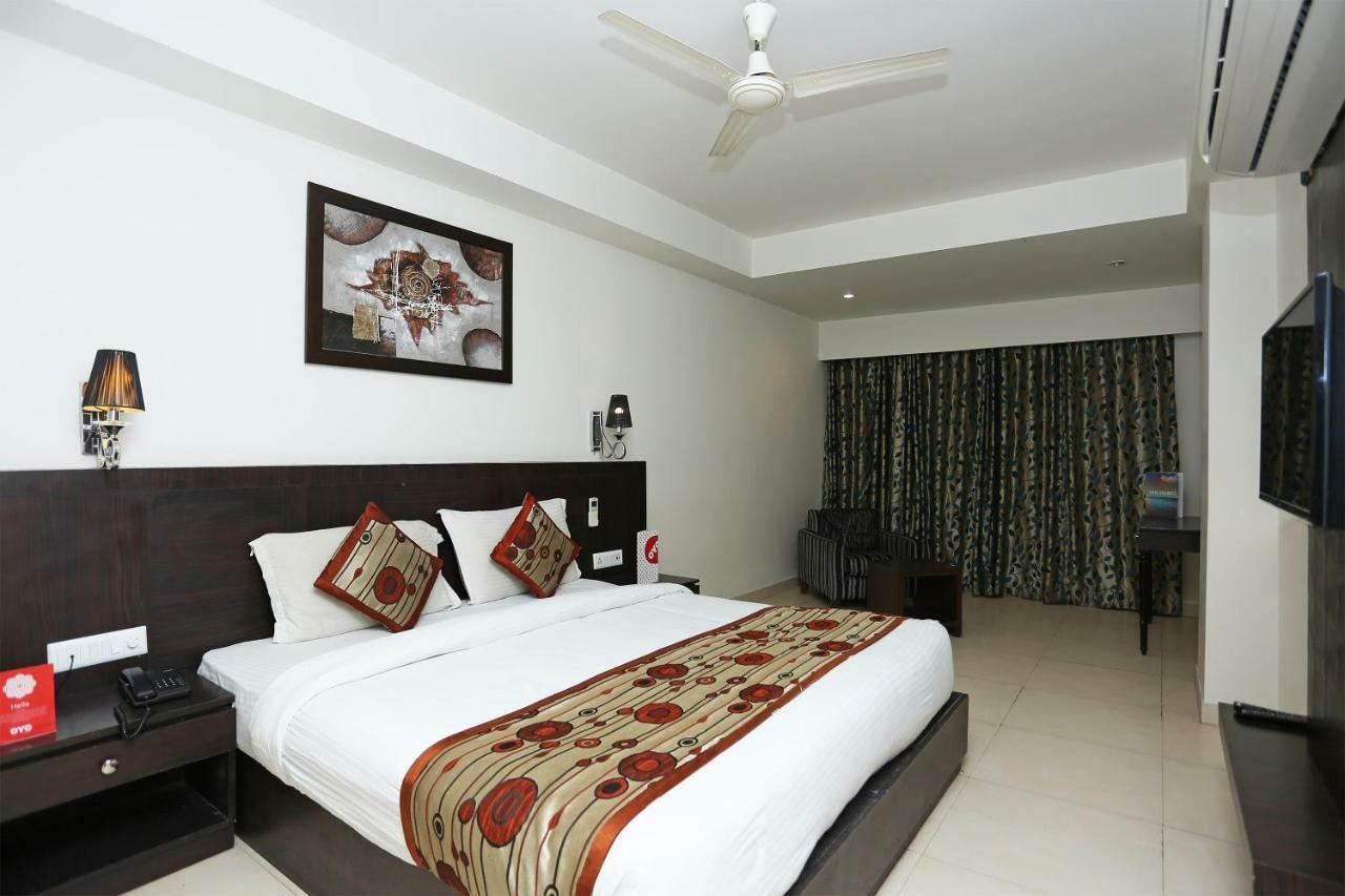 Capital O 3600 Hotel Royal Windsor Kāthgodām Dış mekan fotoğraf