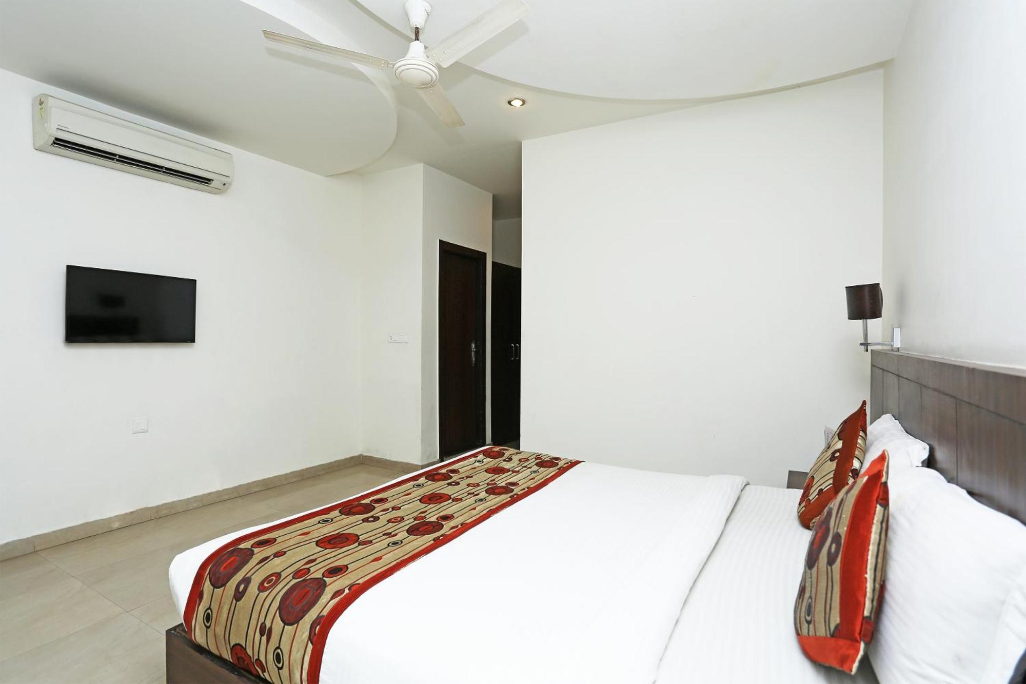 Capital O 3600 Hotel Royal Windsor Kāthgodām Dış mekan fotoğraf
