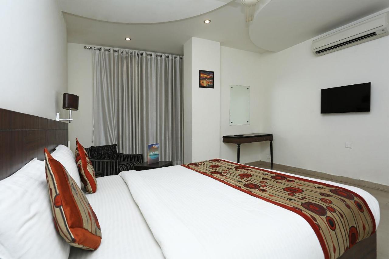 Capital O 3600 Hotel Royal Windsor Kāthgodām Dış mekan fotoğraf