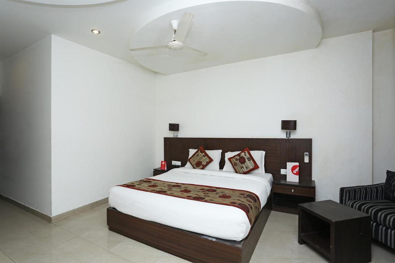 Capital O 3600 Hotel Royal Windsor Kāthgodām Dış mekan fotoğraf
