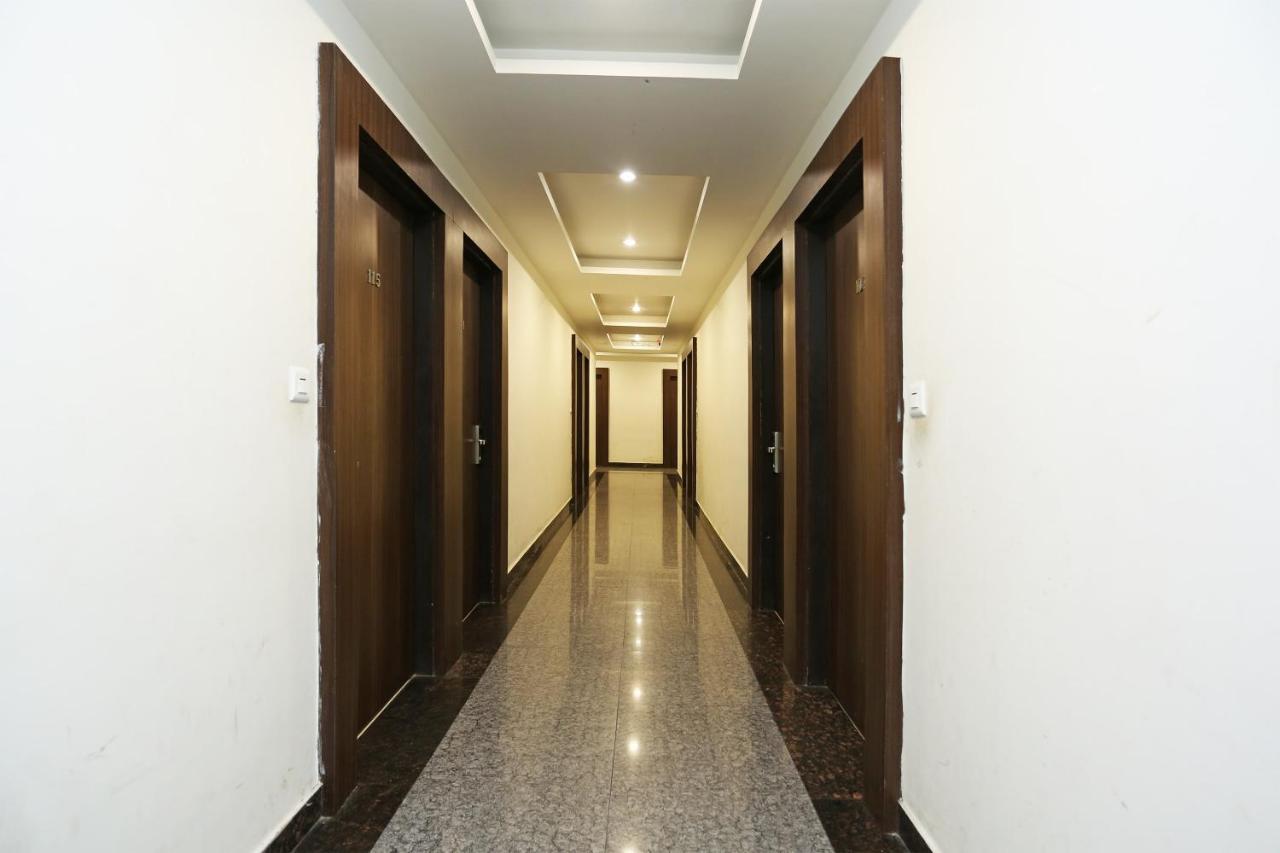 Capital O 3600 Hotel Royal Windsor Kāthgodām Dış mekan fotoğraf