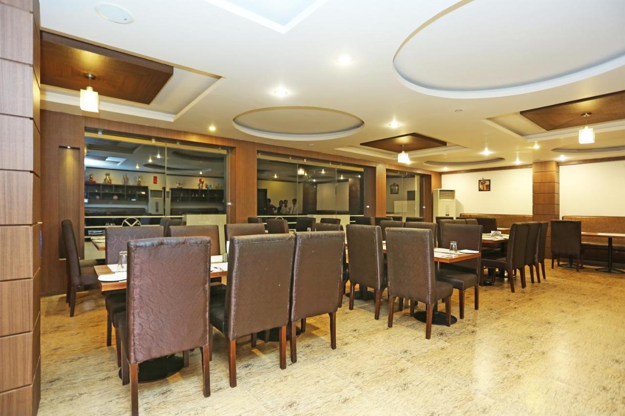 Capital O 3600 Hotel Royal Windsor Kāthgodām Dış mekan fotoğraf