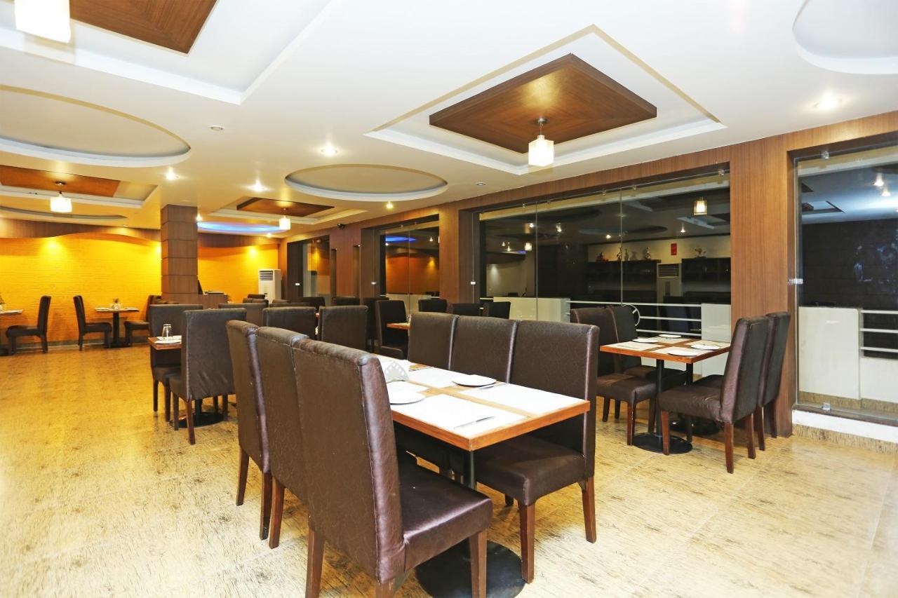 Capital O 3600 Hotel Royal Windsor Kāthgodām Dış mekan fotoğraf